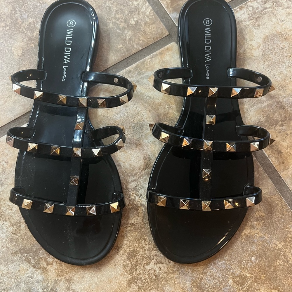 Wild Diva Lounge Plastic Black Sandals